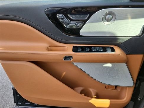 Certified 2025 Lincoln Aviator Black Label w/ Jet Appearance Package image 24