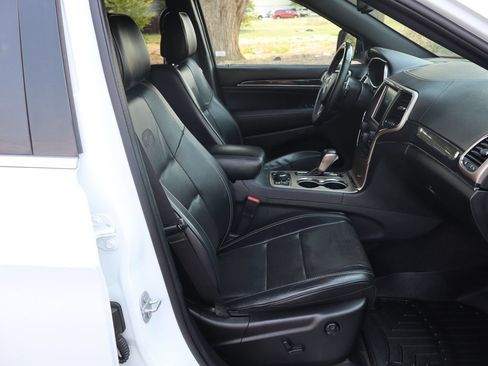 Used 2016 Jeep Grand Cherokee Overland AWD/4WD image 21