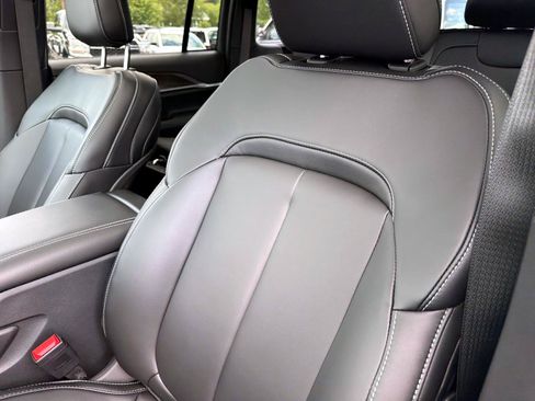 New 2026 Jeep Grand Cherokee Limited w/ Limited Altitude Package AWD/4WD image 8