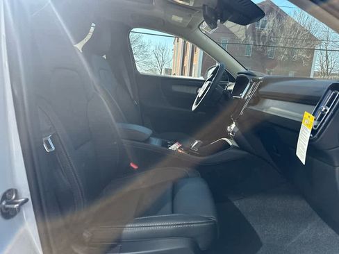 Used 2026 Volvo XC40 B5 Plus AWD/4WD image 36