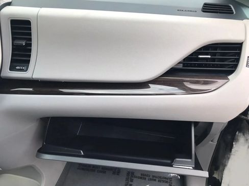 Used 2019 Toyota Sienna XLE AWD/4WD image 49