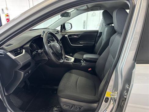 Used 2022 Toyota RAV4 XLE AWD/4WD image 9