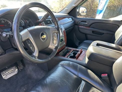 Used 2014 Chevrolet Suburban LTZ image 14