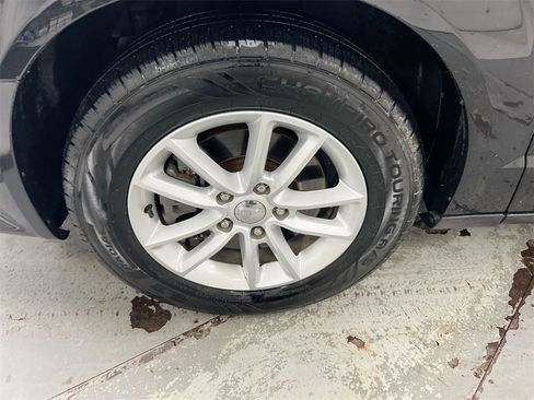 Used 2019 Dodge Grand Caravan SXT image 25