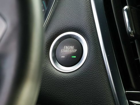 Used 2023 Chevrolet Traverse LT FWD image 13