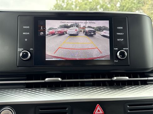 Used 2024 Kia Carnival LX image 24