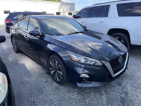 Used 2021 Nissan Altima 2.5 SL image 1