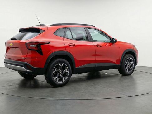 Used 2025 Chevrolet Trax LT FWD image 9