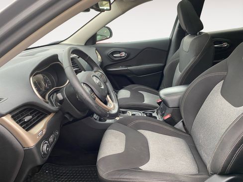 Used 2014 Jeep Cherokee Latitude w/ Comfort/Convenience Group image 20