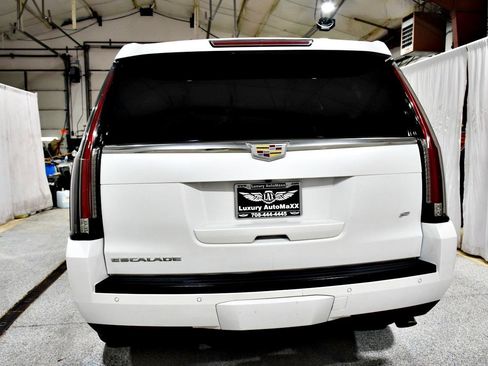 Used 2016 Cadillac Escalade Platinum AWD/4WD image 30