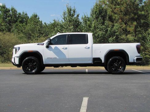 Used 2024 GMC Sierra 2500 AT4 w/ AT4 Premium Plus Package AWD/4WD image 5
