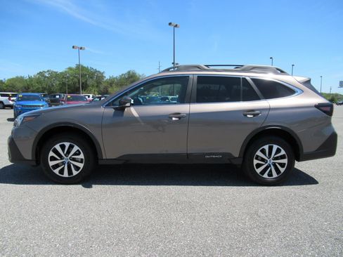 Used 2021 Subaru Outback Premium AWD/4WD image 4