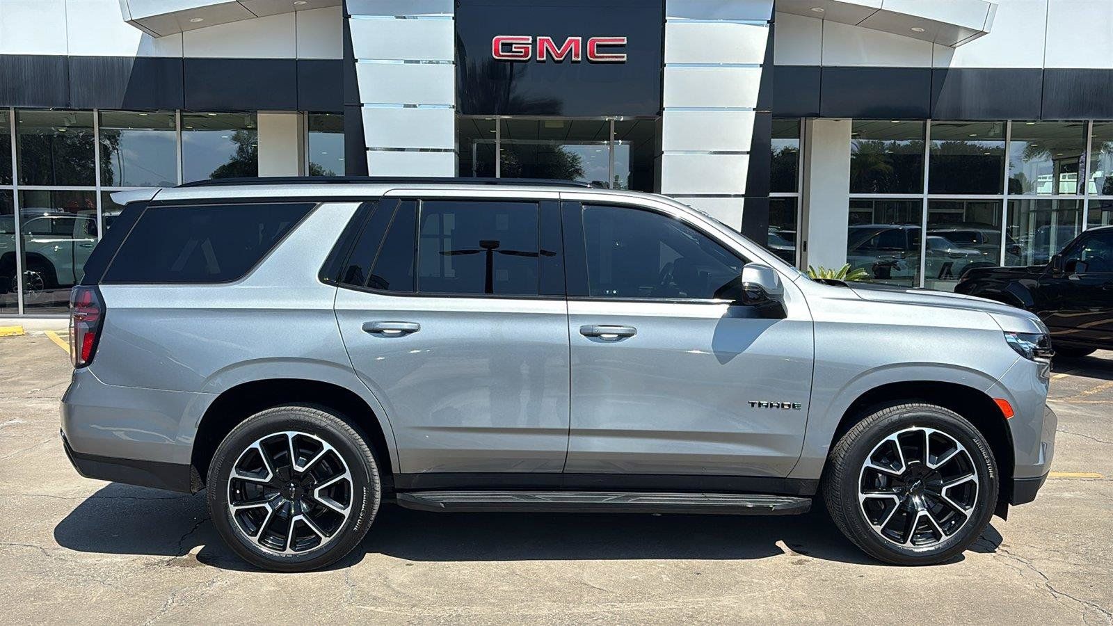 Used 2024 Chevrolet Tahoe RST w/ Luxury Package RWD image 8