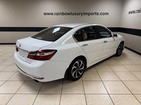 Used 2017 Honda Accord EX image 6