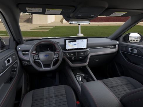 Used 2025 Ford Explorer ST-Line image 9