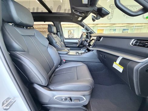 New 2026 Jeep Grand Wagoneer Limited AWD/4WD image 23