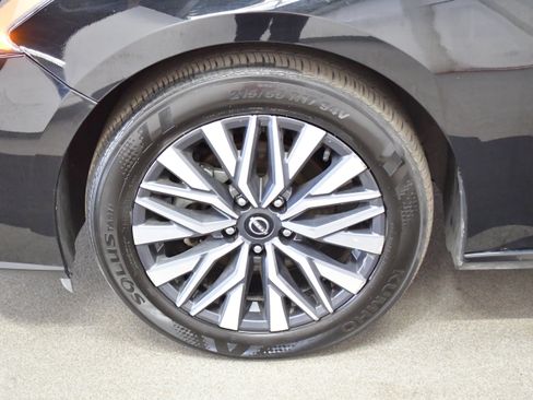 Used 2025 Nissan Altima 2.5 SV FWD image 35