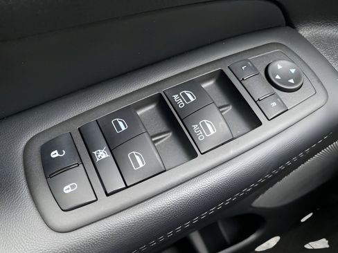 Used 2021 Jeep Grand Cherokee Limited X image 19