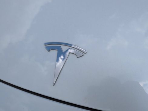 Used 2021 Tesla Model Y Long Range AWD/4WD image 32