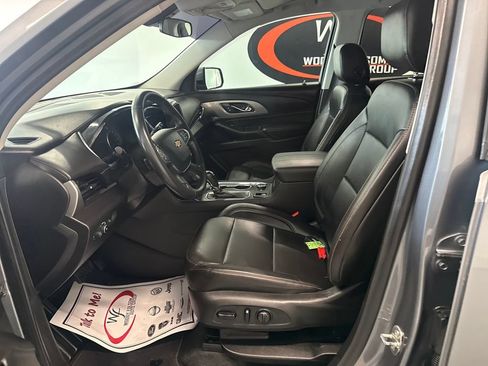 Used 2020 Chevrolet Traverse LT FWD image 11