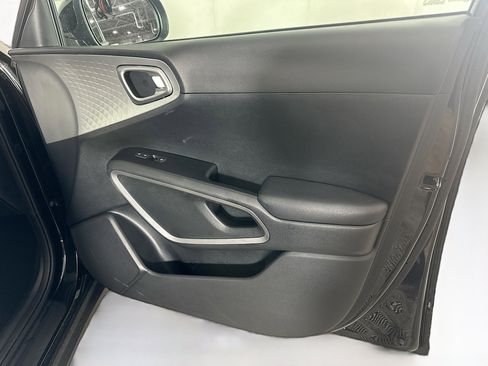 Used 2025 Kia Soul LX w/ LX Technology Package image 30