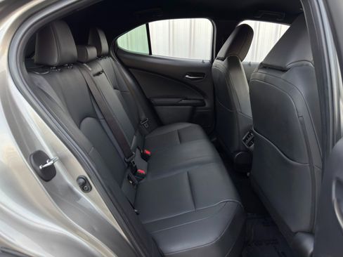 Used 2022 Lexus UX 200 image 38