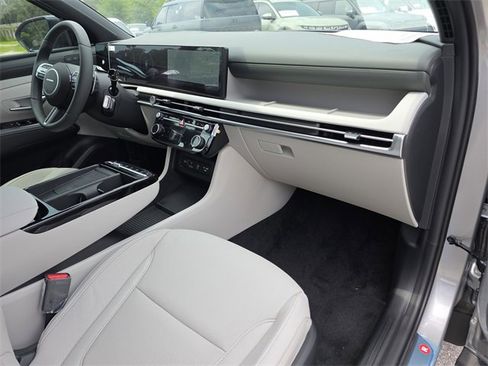 New 2025 Hyundai Tucson Limited image 11