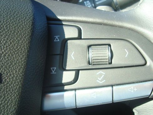 Used 2021 Cadillac XT4 Luxury w/ Cold Weather Package image 12