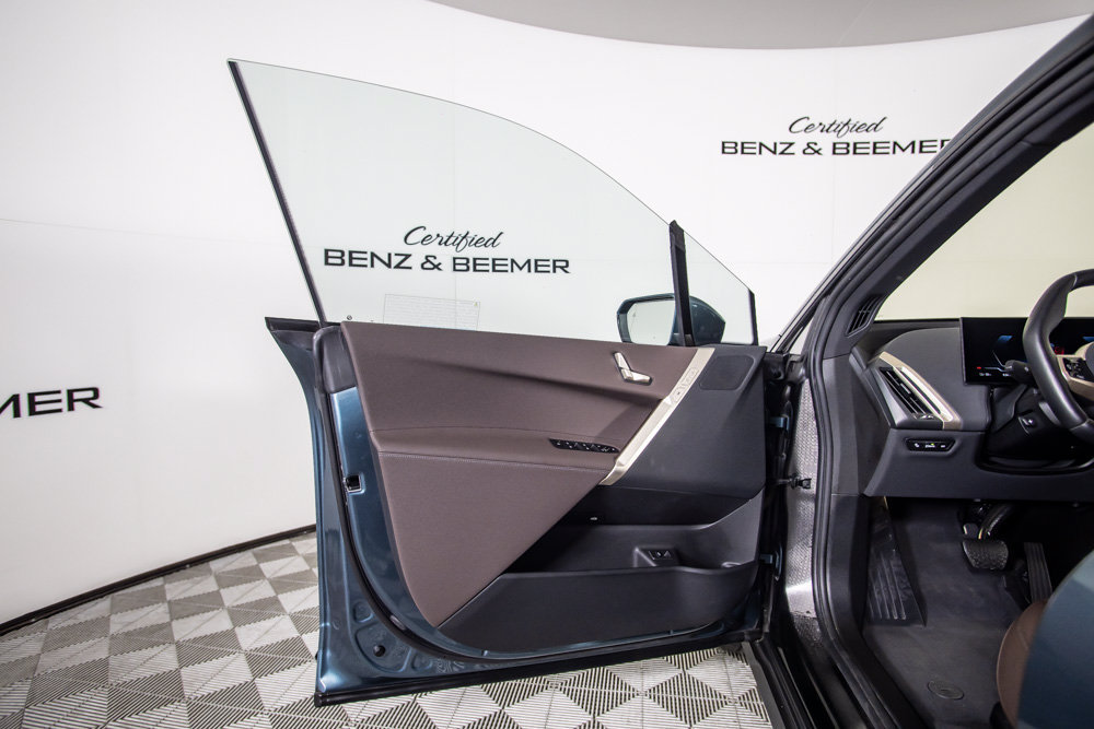 Used 2023 BMW iX xDrive50 AWD/4WD image 17