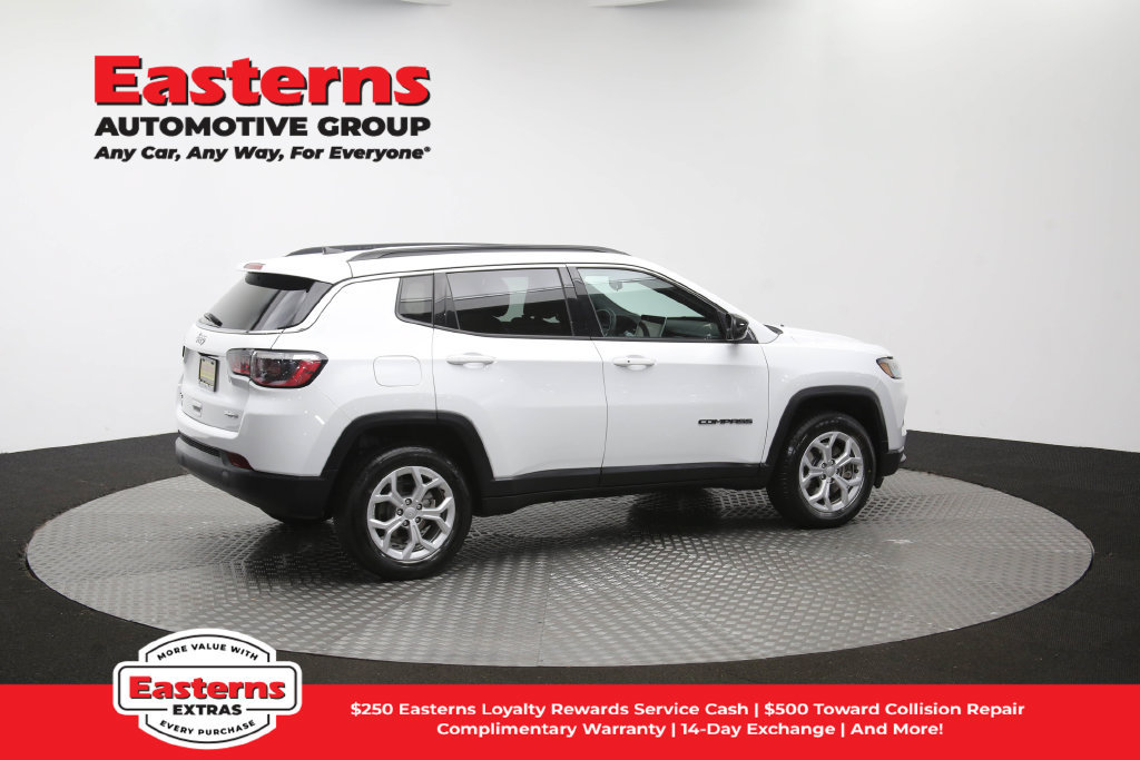 Used 2024 Jeep Compass Latitude AWD/4WD image 42