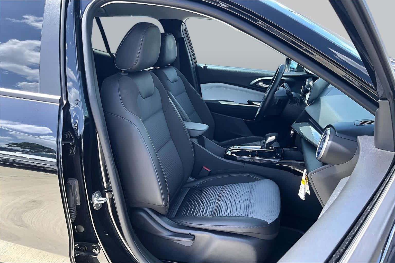 Used 2024 Chevrolet Trax LT w/ Driver Confidence Package FWD image 9
