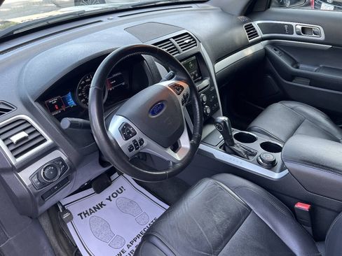 Used 2014 Ford Explorer XLT w/ Equipment Group 202A AWD/4WD image 15