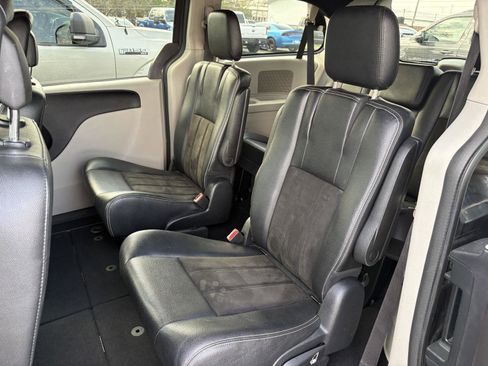 Used 2020 Dodge Grand Caravan SXT image 14