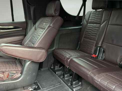 Certified 2022 Cadillac Escalade ESV Premium Luxury Platinum image 18