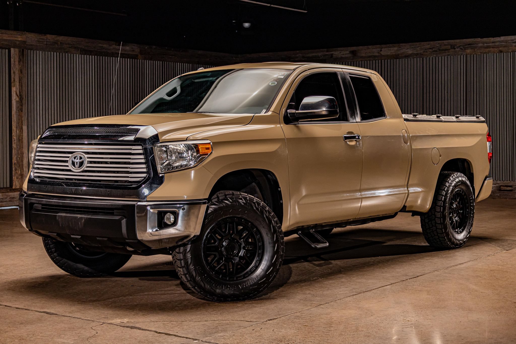 Used 2017 Toyota Tundra Limited w/ Limited Premium Package AWD/4WD image 5