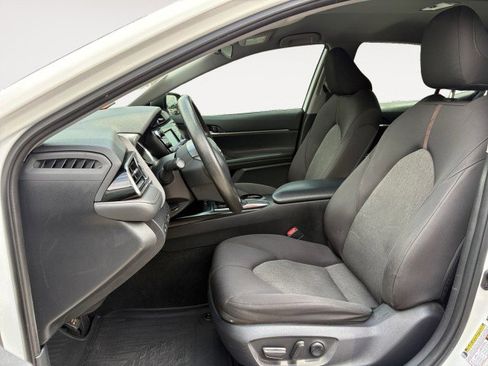 Used 2019 Toyota Camry LE FWD image 9
