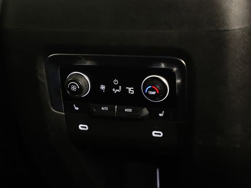 Used 2023 Chevrolet Suburban Premier image 17