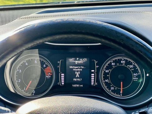 Used 2019 Jeep Cherokee Latitude Plus w/ Comfort/Convenience Group AWD/4WD image 11