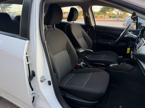 Used 2022 Nissan Versa S FWD image 10