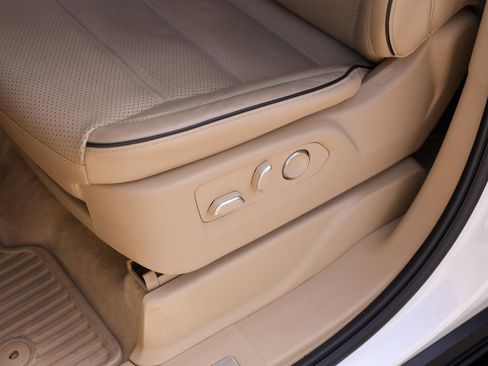 Used 2024 Cadillac Escalade Premium Luxury image 8