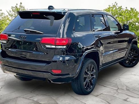 Used 2021 Jeep Grand Cherokee Laredo X AWD/4WD image 2