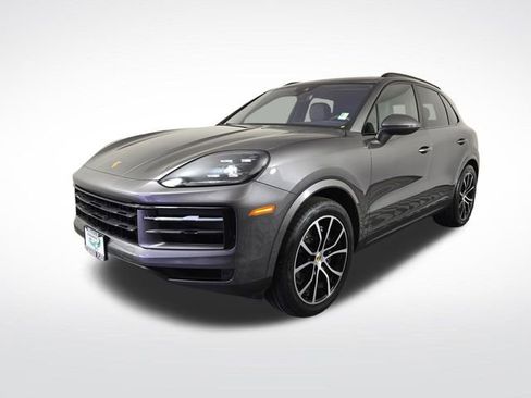 Used 2024 Porsche Cayenne image 3