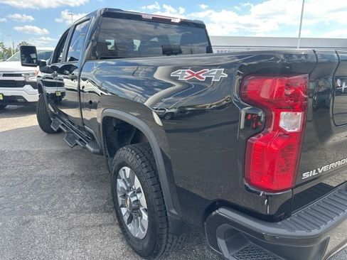 Used 2023 Chevrolet Silverado 2500 Custom w/ Custom Convenience Package image 2