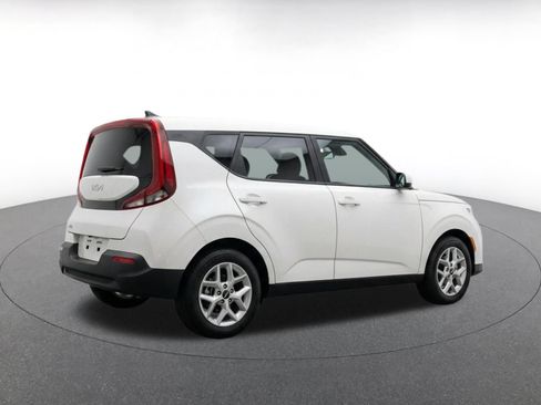 Used 2025 Kia Soul LX w/ LX Technology Package FWD image 9