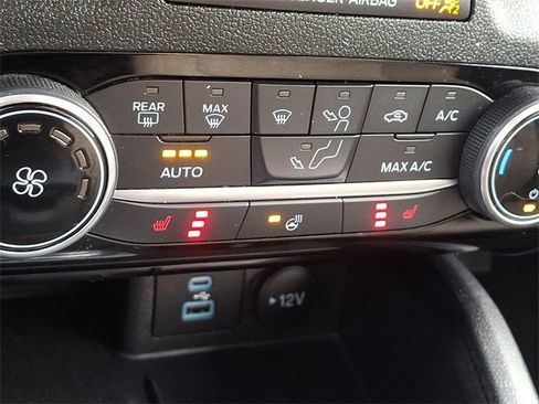 Used 2022 Ford Escape SE w/ Cold Weather Package image 25