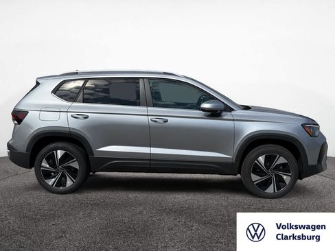 New 2025 Volkswagen Taos SE image 6
