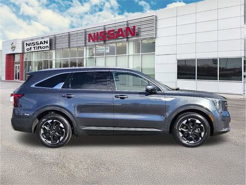 Used 2024 Kia Sorento S image 8