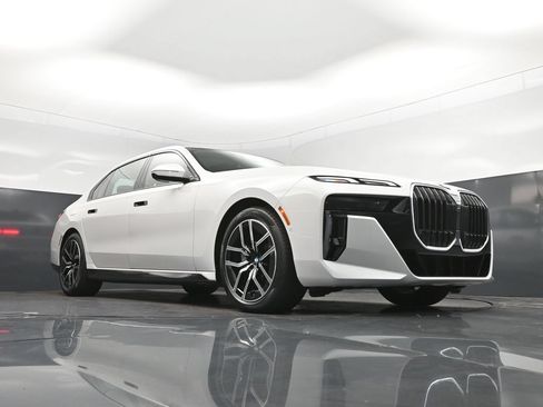 Used 2026 BMW 740i RWD image 44