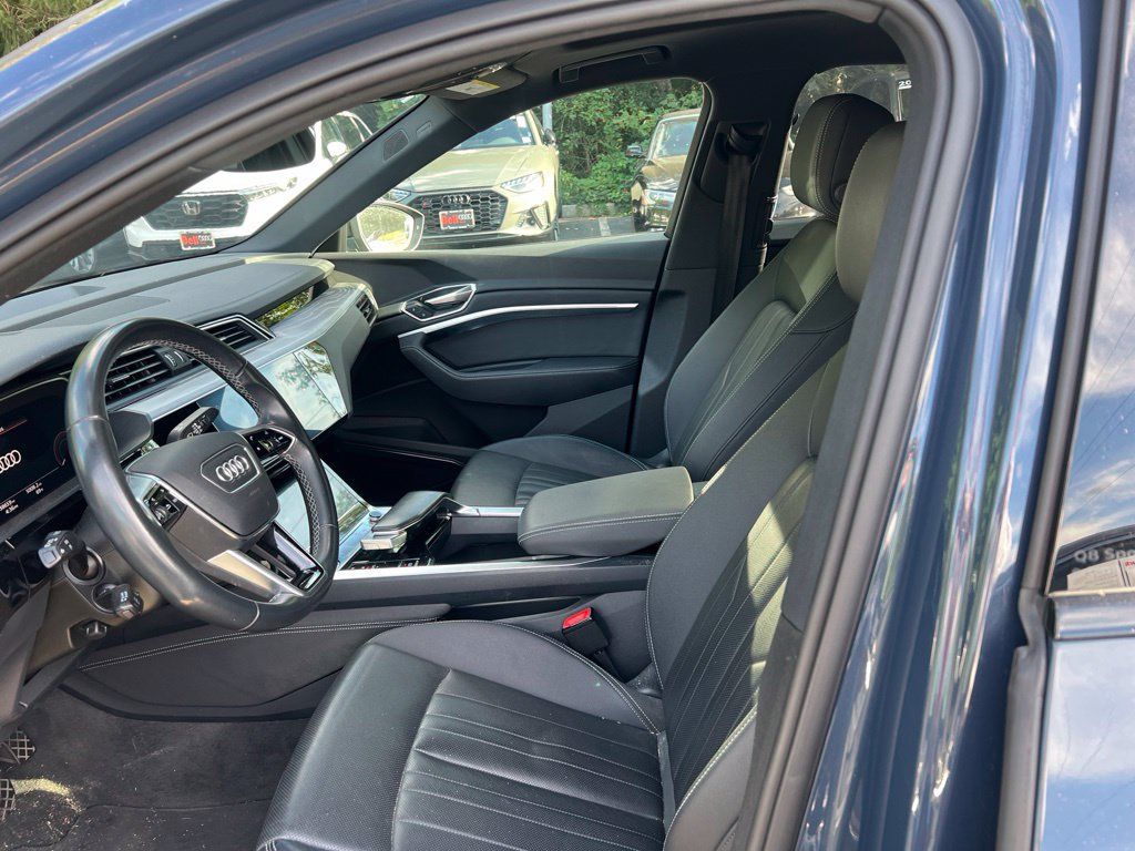 Used 2024 Audi Q8 e-tron Premium Plus AWD/4WD image 3
