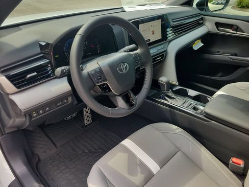 Used 2026 Toyota Camry SE FWD image 16
